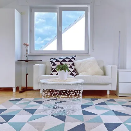 Cozy Loft In Quiet Residential Area Appartement *