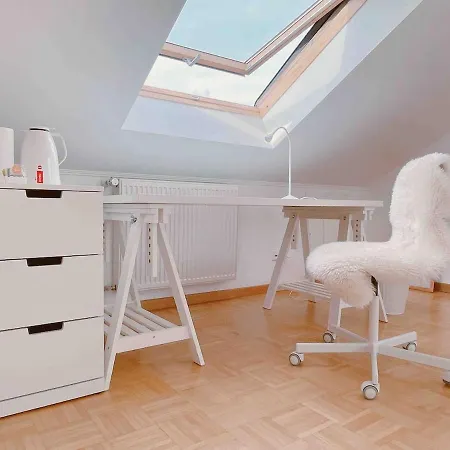 Cozy Loft In Quiet Residential Area Appartement Strassen